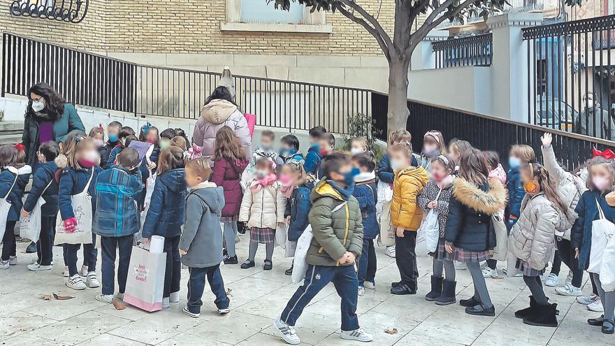 El goteo de bajas entre los docentes no cesa