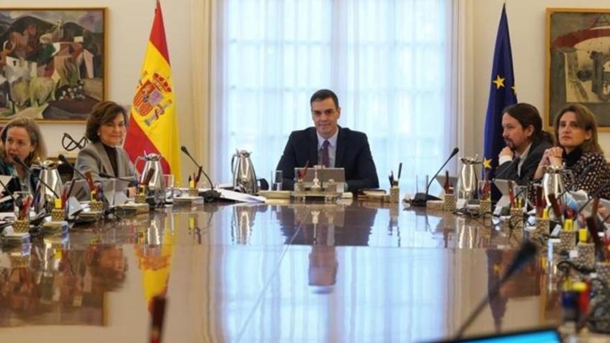 Sánchez preside la primera reunión del Consejo de Ministros.
