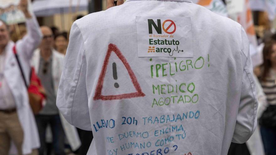 Médicos vuelven a protestar en Alicante contra la prohibición de ejercer en la sanidad privada
