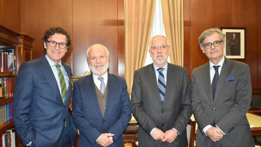 De izquierda a derecha, Miguel Pasqual del Riquelme, Manuel Dolz (secretario de Estado de Justicia), Antonio Viejo (secretario general del Ministerio de Justicia), Juan Martínez Moya