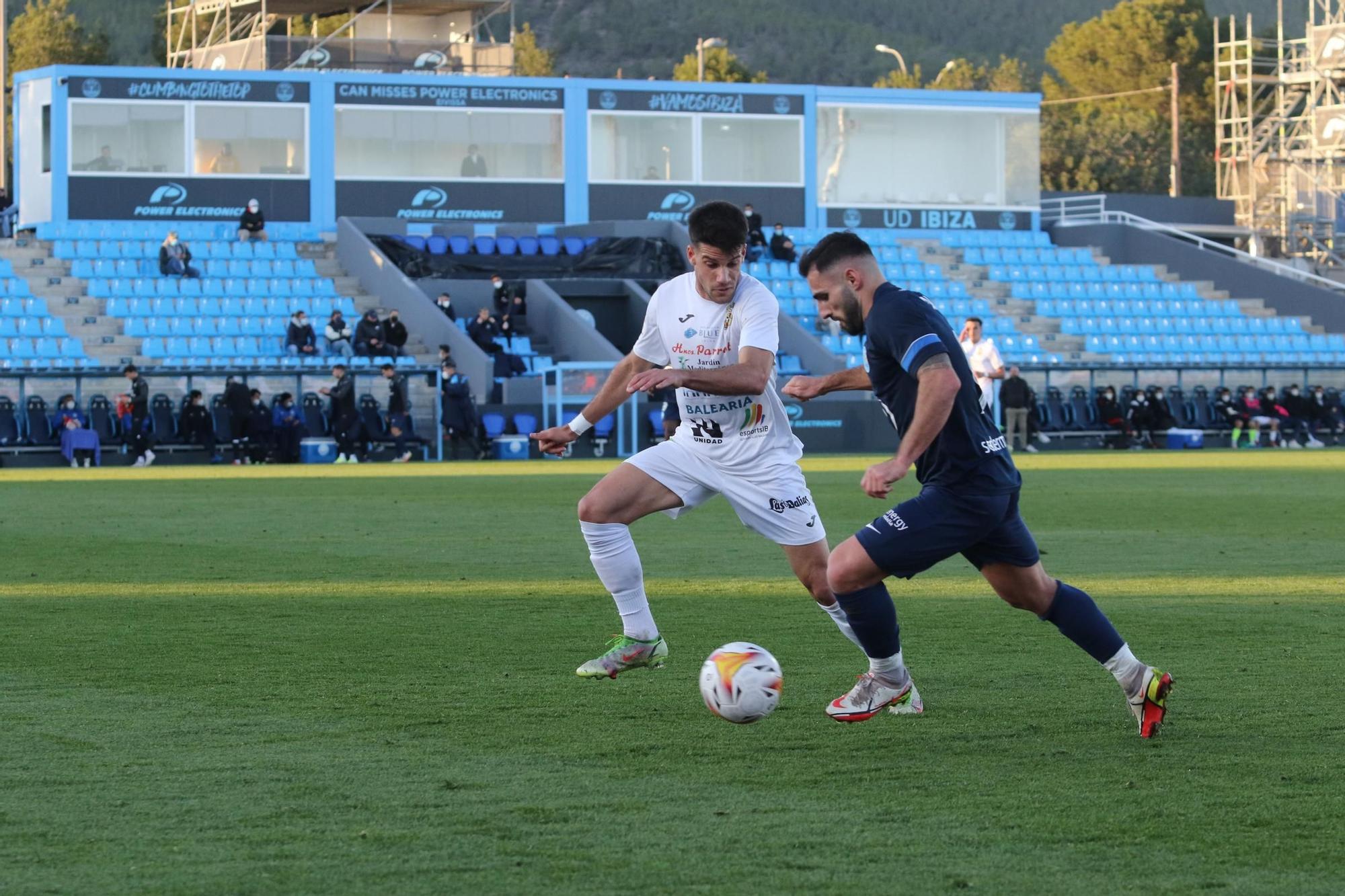 Partido amistoso entre la UD Ibiza y la Peña Deportiva