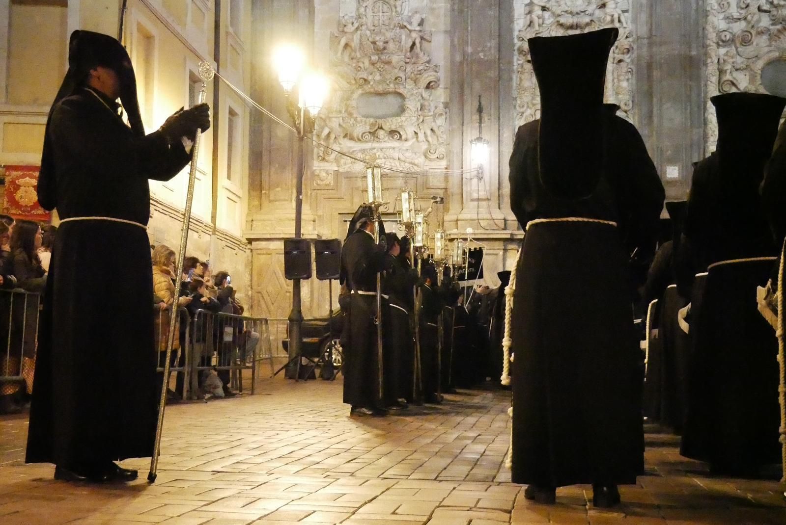 En imágenes | Zaragoza se conmueve con el 'Encuentro' de Jesús del Calvario y la Virgen de los Dolores