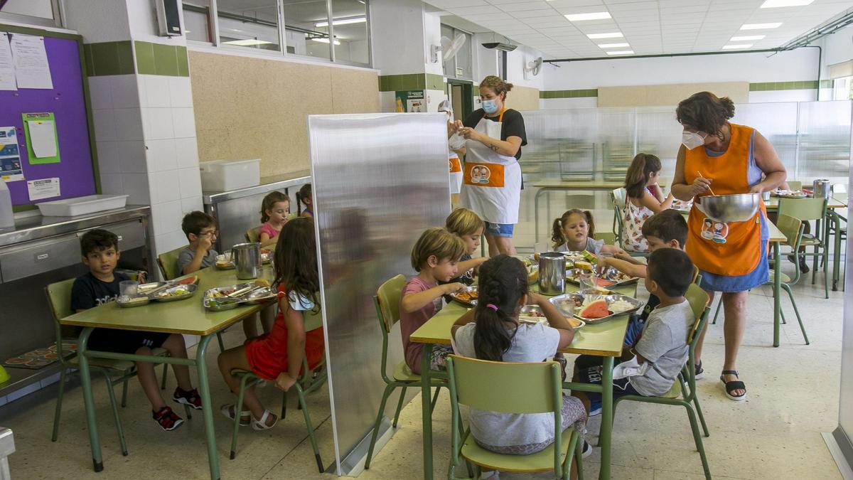 Comedor con mamparas en el Enric Valor de Alicante.