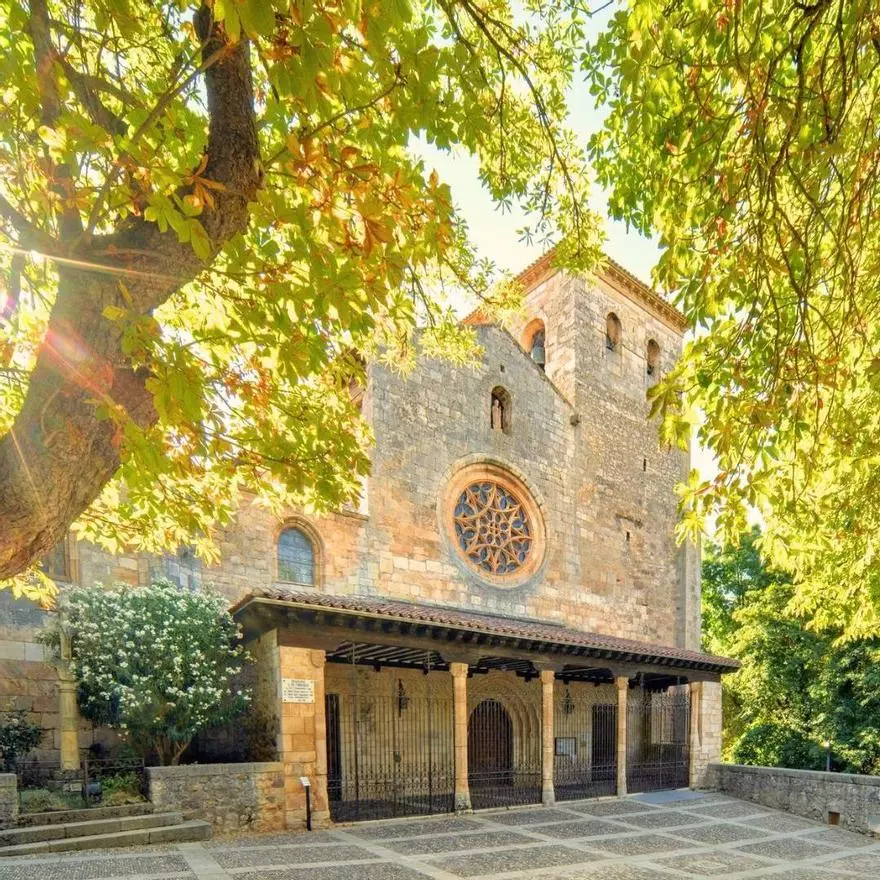 El pueblo medieval perfecto para recorrer a pie y comer “la mejor morcilla de España”