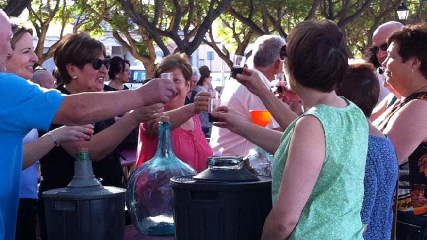 Bullas elabora su vino de nueces por San Juan