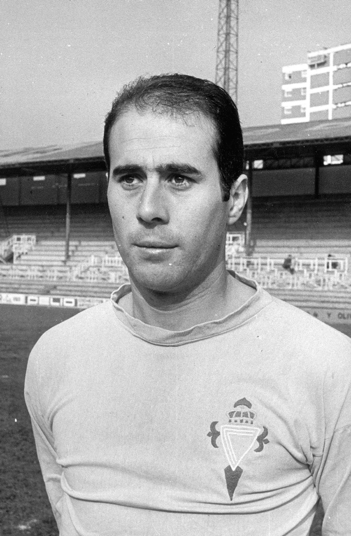 Novoa, con la camiseta del Celta en sus años de futbolista.