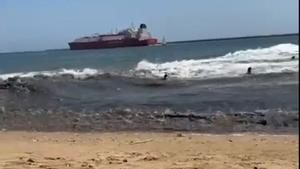 Una fuerte ola descontrolada hiere a varios bañistas en Mazagón