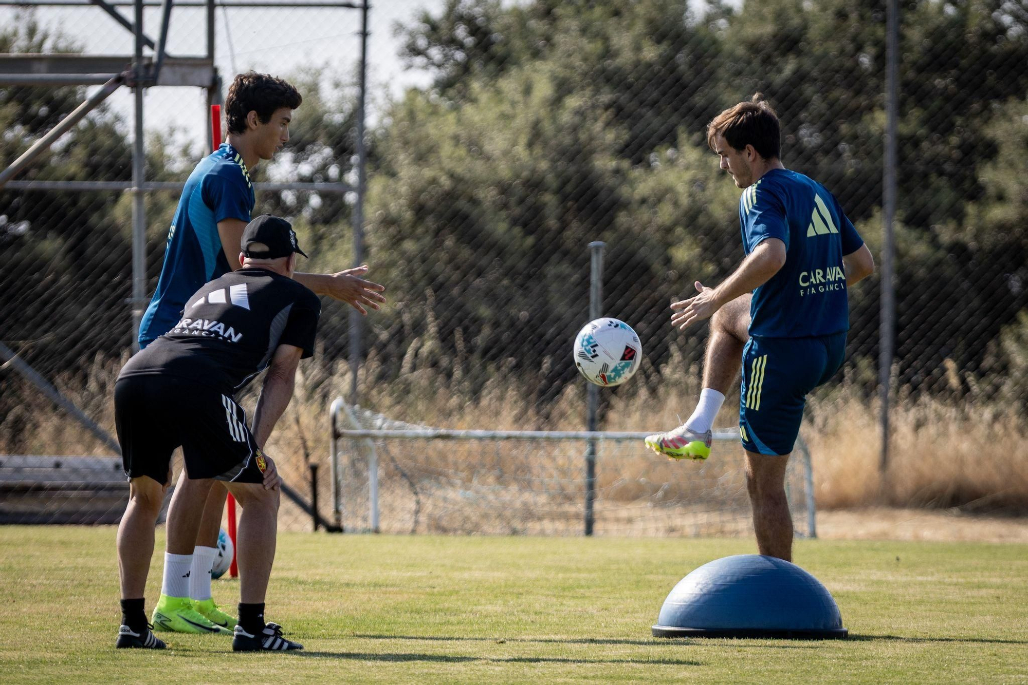 En imágenes | Pretemporada del Real Zaragoza en Los Ángeles de San Rafael: Fernando López se incorpora al stage