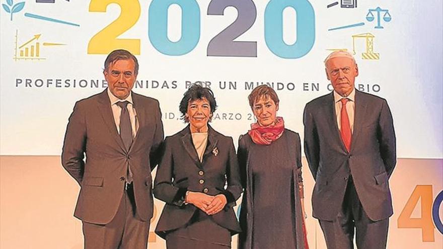 Isabel Celaá: «Las profesiones son una pieza fundamental de nuestra economía y de nuestro progreso social»