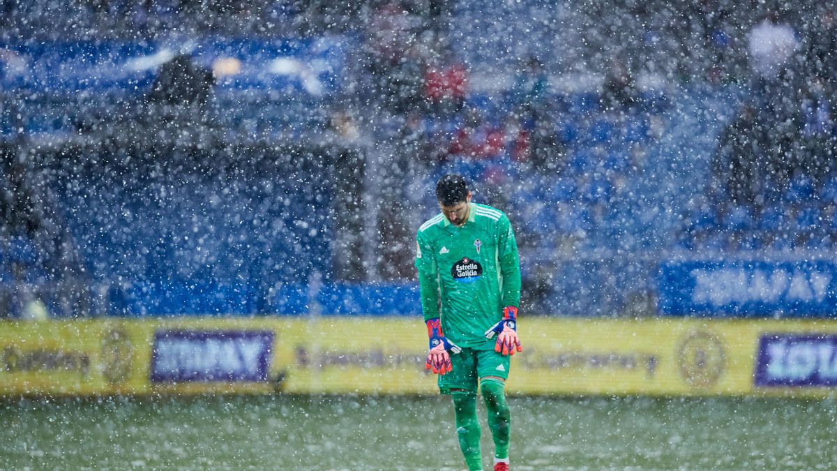 Matías Dituro, bajo la nieve, en el encuentro ante el Alavés