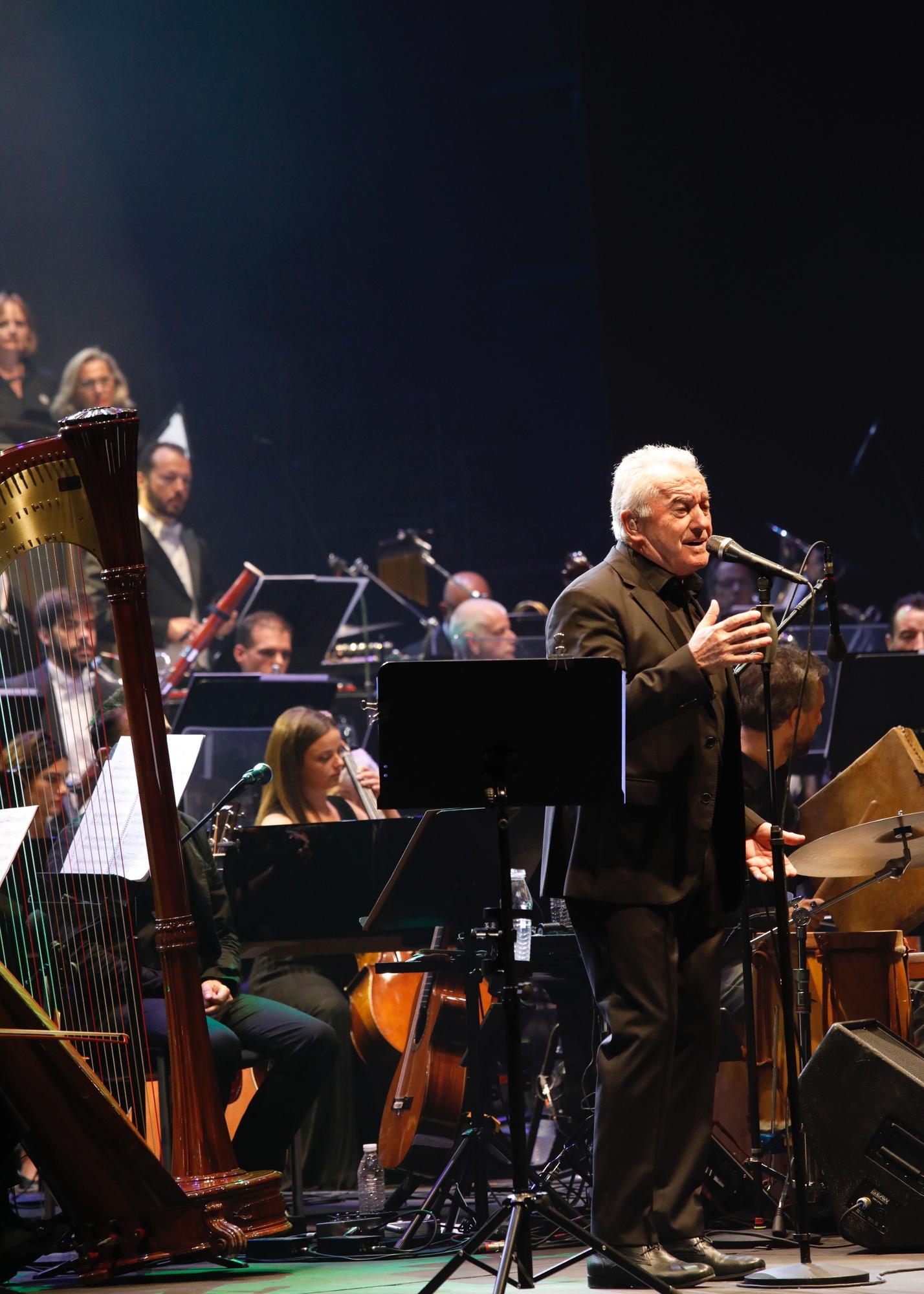 EN IMÁGENES: Así fue el tercer concierto de Víctor Manuel en la Laboral con la OSPA y el Coro de la Fundación Princesa de Asturias