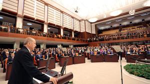 Archivo - El presidente de Turquía, Recep Tayyip Erdogan, habla ante el Parlamento