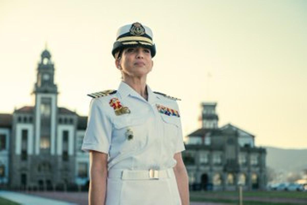 La actriz Lucía Jiménez en la Escuela Naval