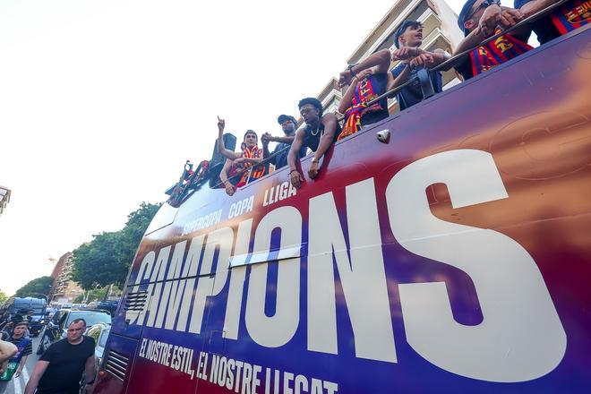 ¡De locos! Las mejores imágenes de una ciudad entregada al Barça