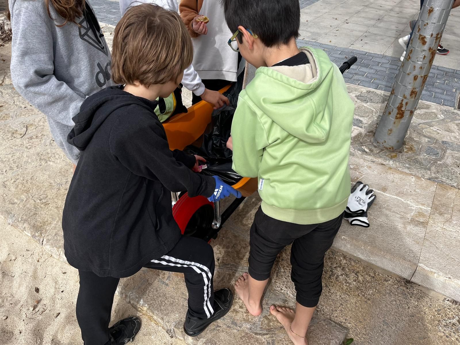 Así ha sido la limpieza comunitaria de la bahía de Pollença