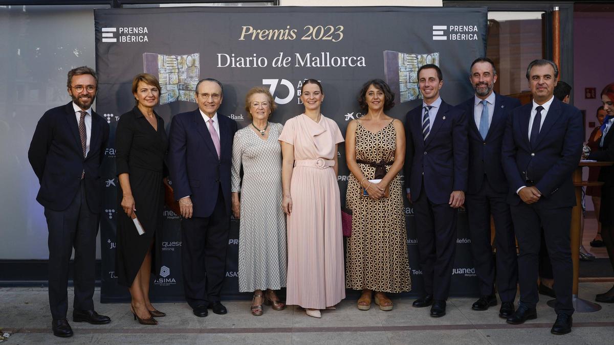 Aitor Moll, consejero delegado de Prensa Ibérica; Marga Duran, diputada del Parlament balear; Javier Moll, presidente de Prensa Ibérica; Arantza Sarasola, vicepresidenta de Prensa Ibérica; Marga Prohens, presidenta del Govern balear; Marisa Goñi, directora de Diario de Mallorca; Llorenç Galmés, presidente del Consell de Mallorca; Antoni Vera y José Luis Mateo.