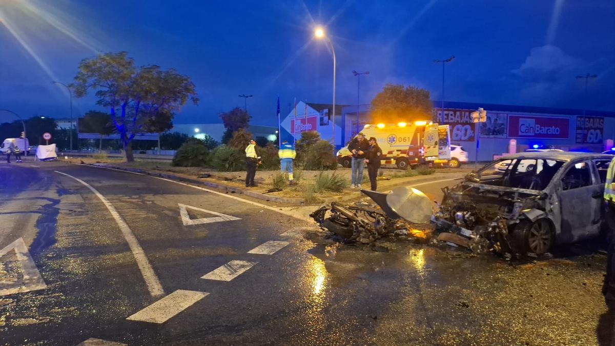Muere un motorista al chocar contra un coche en la rotonda de la ITV de Son Castelló