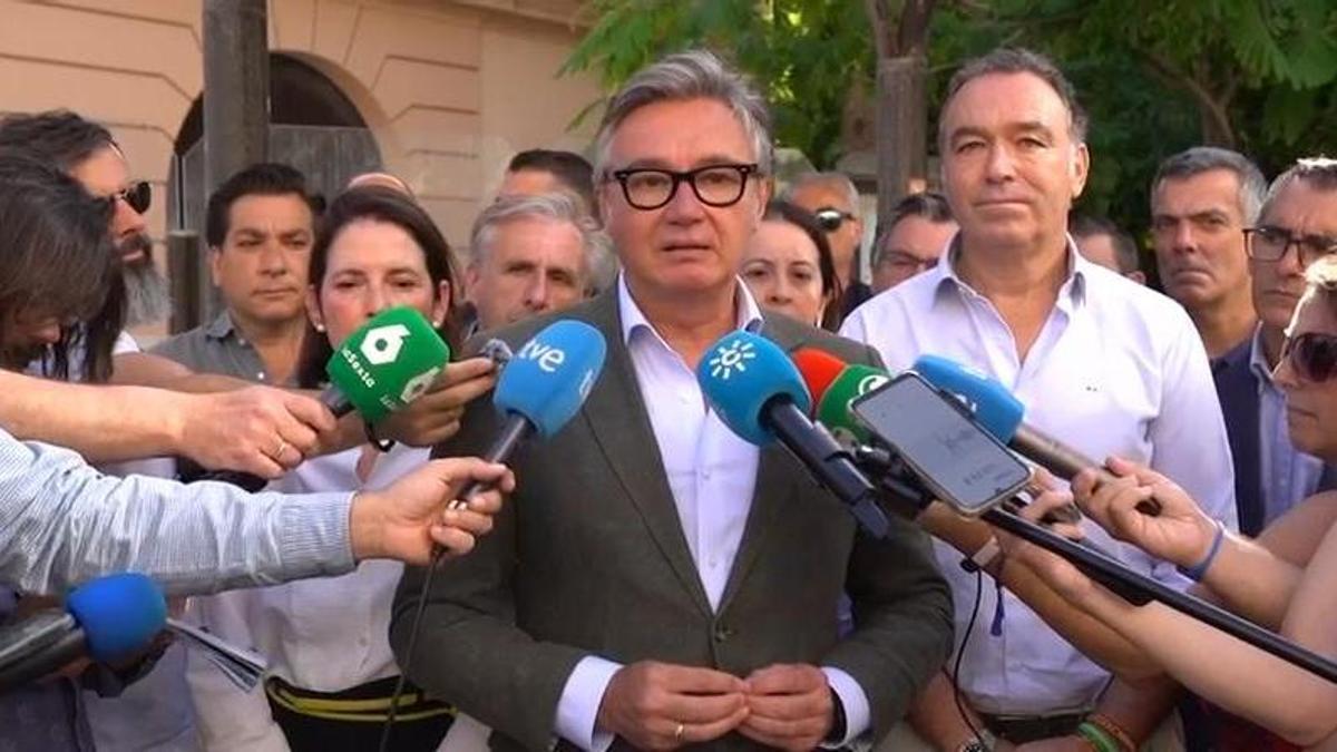 Vox presiona a Juanma Moreno y le urge a dar un paso al frente para negociar en Andalucía: No vamos a regalar la investidura
