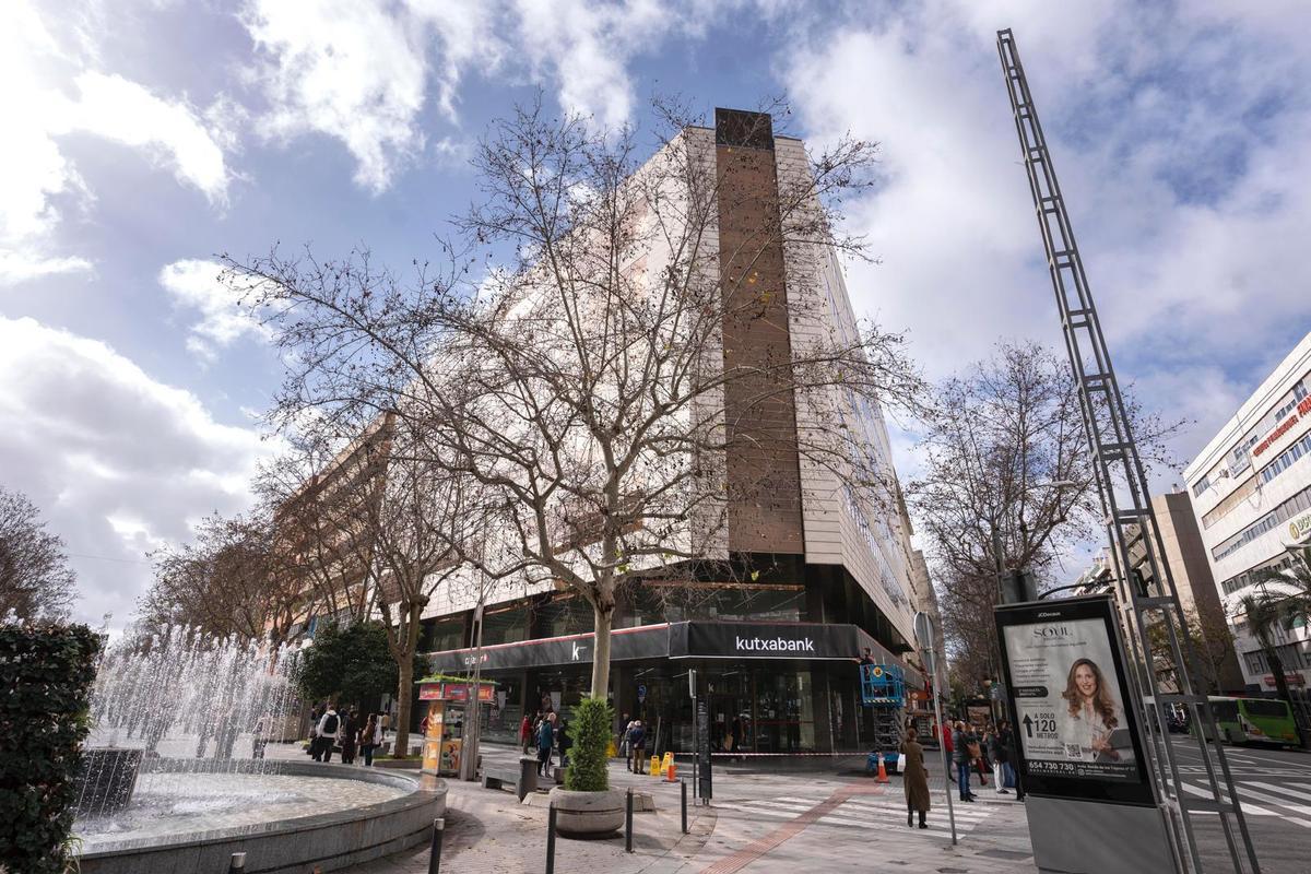 Edificio de Kutxabank en Ronda de los Tejares.