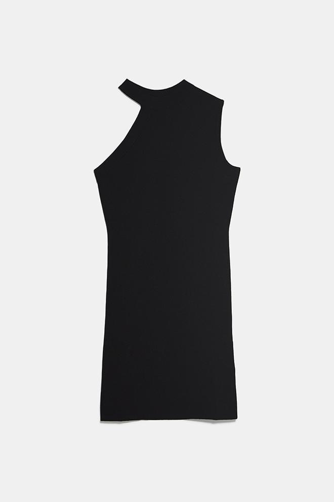 Vestido corto negro con cuello a la caja, manga sisa y cut out, de Zara