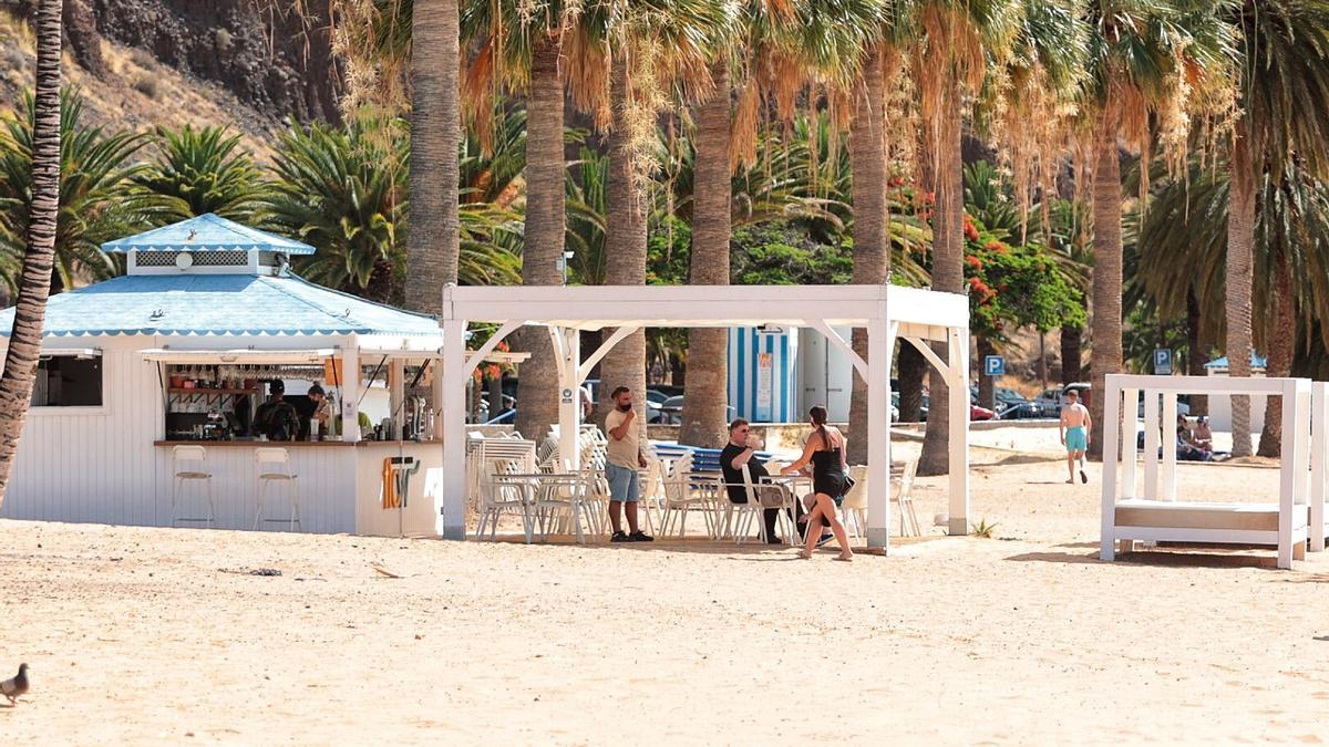 Uno de los quioscos de la playa de Las Teresitas.