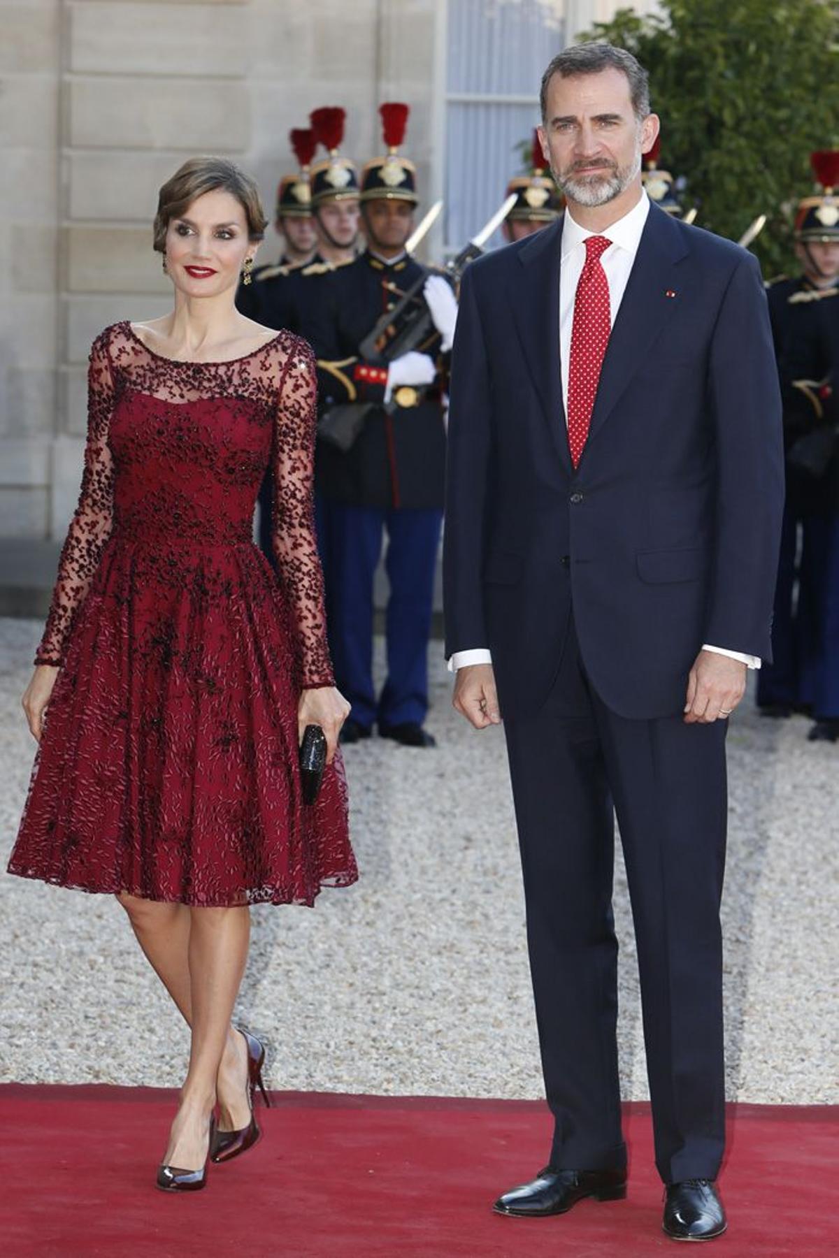 Letizia Ortiz completa el look con zapatos burdeos de Lodi