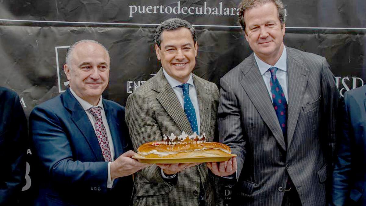 Juan Igancio Zafra, Juanma Moreno Bonilla e Iván Bohórquez Domeqc, cortejo real de la Cabalgata de Reyes de Sevilla 2026.