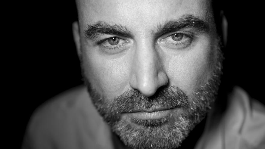 Ernesto Pérez Zúñiga acude a la Biblioteca Grupo Cántico para hablar de su último libro