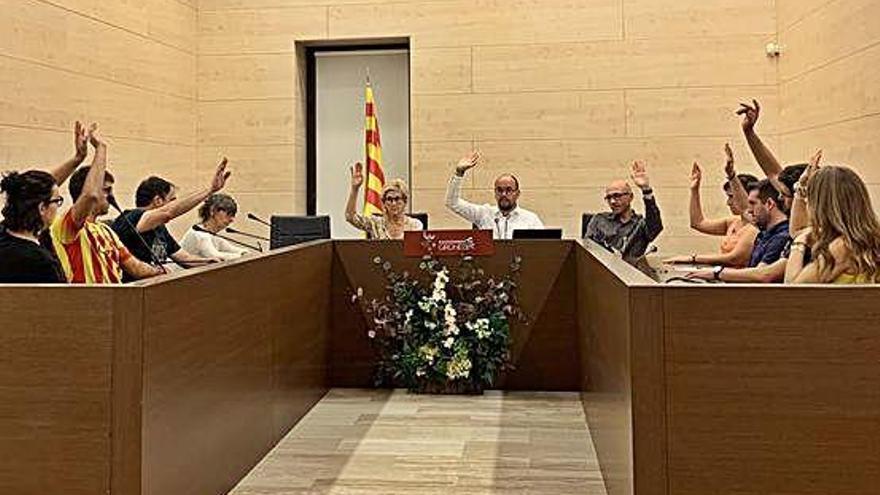 Una votació en el darrer ple municipal de Gironella