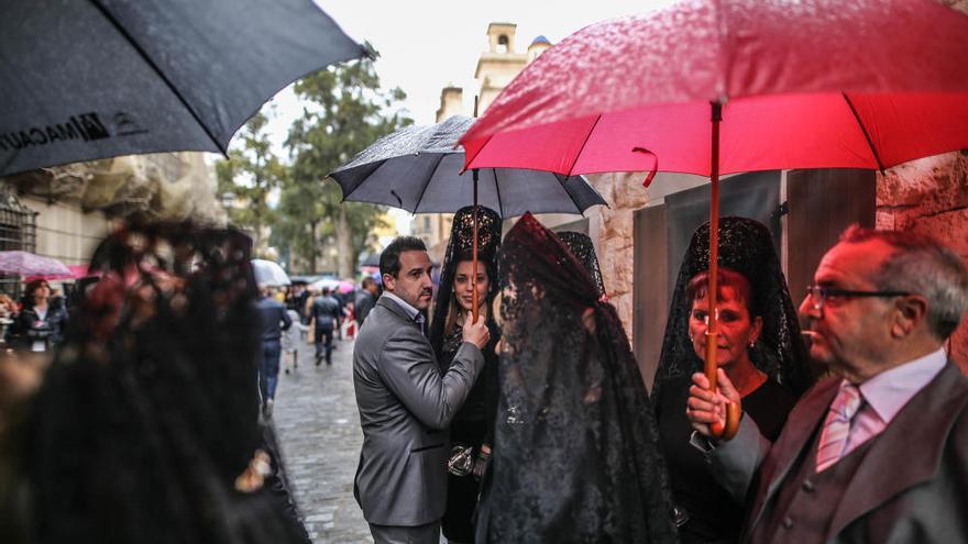 De luto para acompañar a la Dolorosa en Orihuela