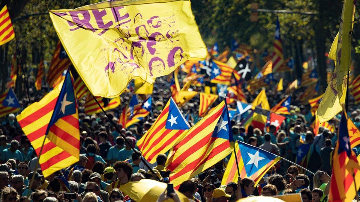 Vista general de la manifestación de la Diada del 2019, en la Gran Via de Barcelona