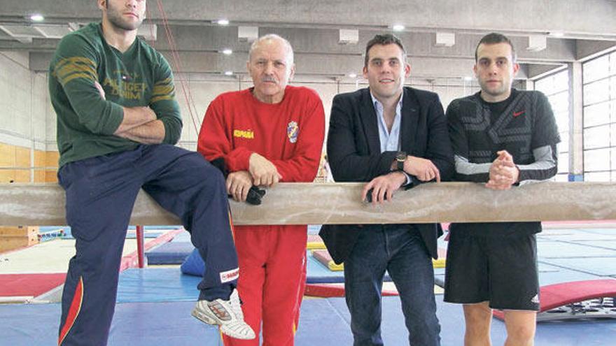 Manuel Carballo, Jesús Carballo padre, Jesús Carballo hijo y Javier Carballo, en el gimnasio de la Blume.  // Iñaki Etxarri/Modempress