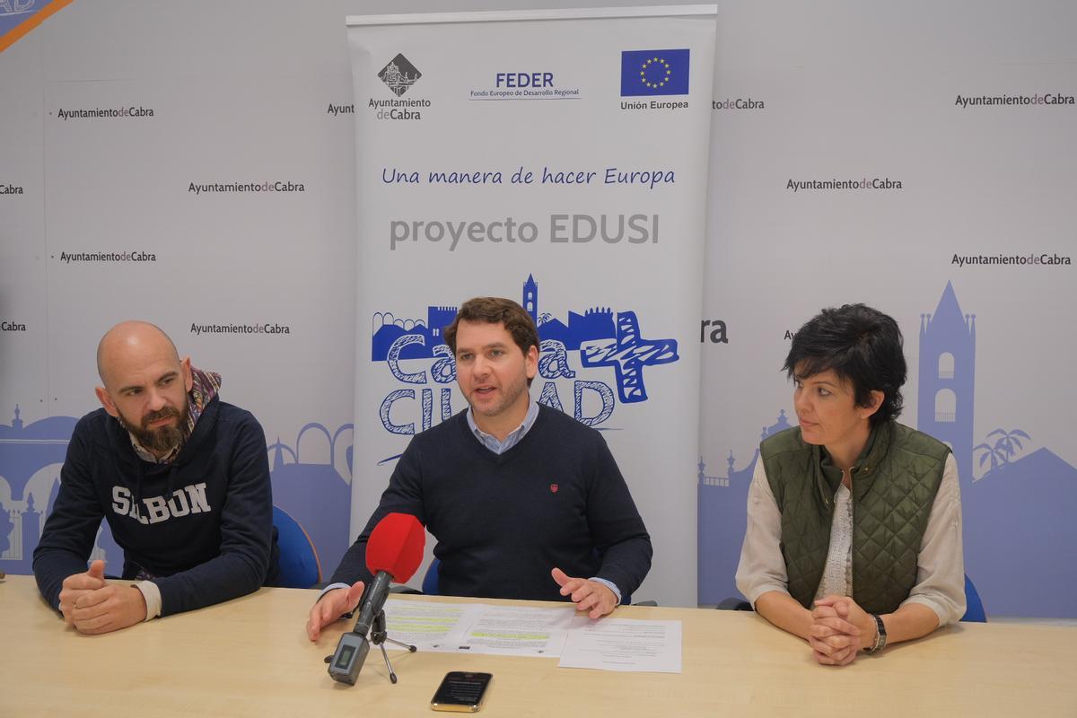 Los responsables municipales, durante la presentación de las inversiones.