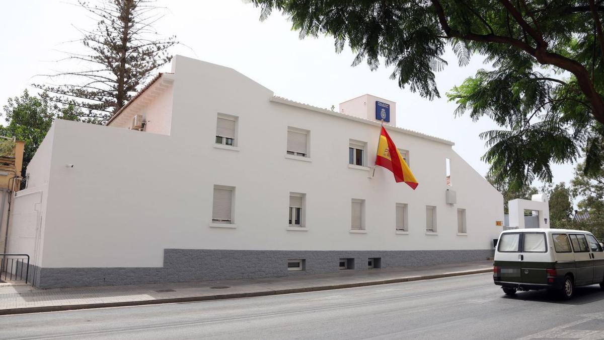 La Comisaría del Distrito Este, en El Palo, en una imagen tomada el viernes.