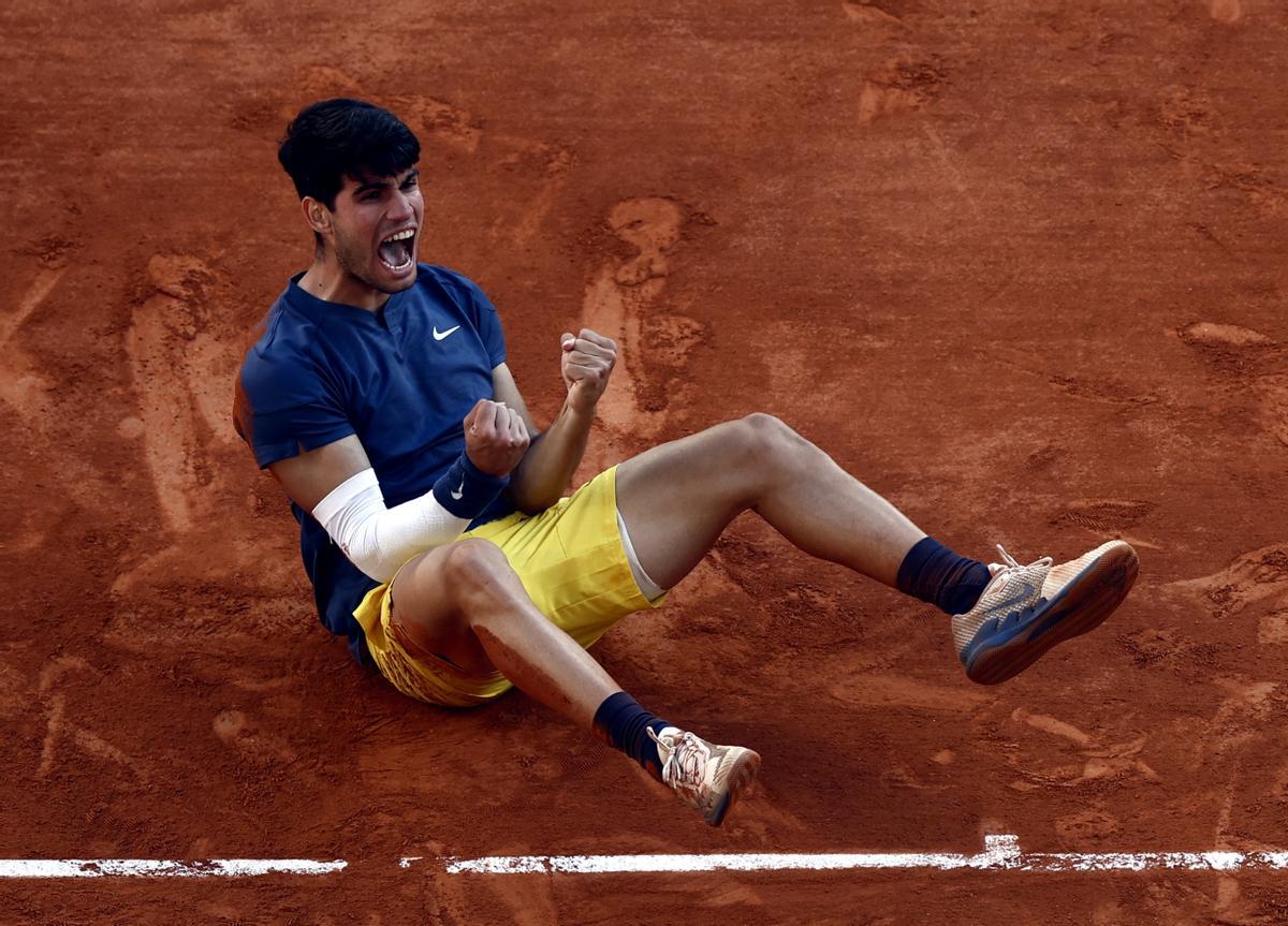 Alcaraz gana por primera vez Roland Garros al batir en la final a Zverev en cinco sets