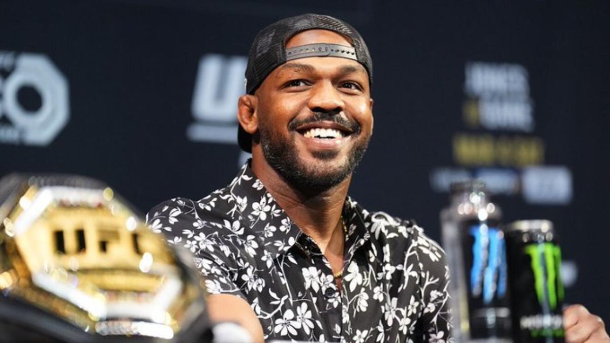 Jon Jones adelanta a Topuria y se postula para la Casa Blanca