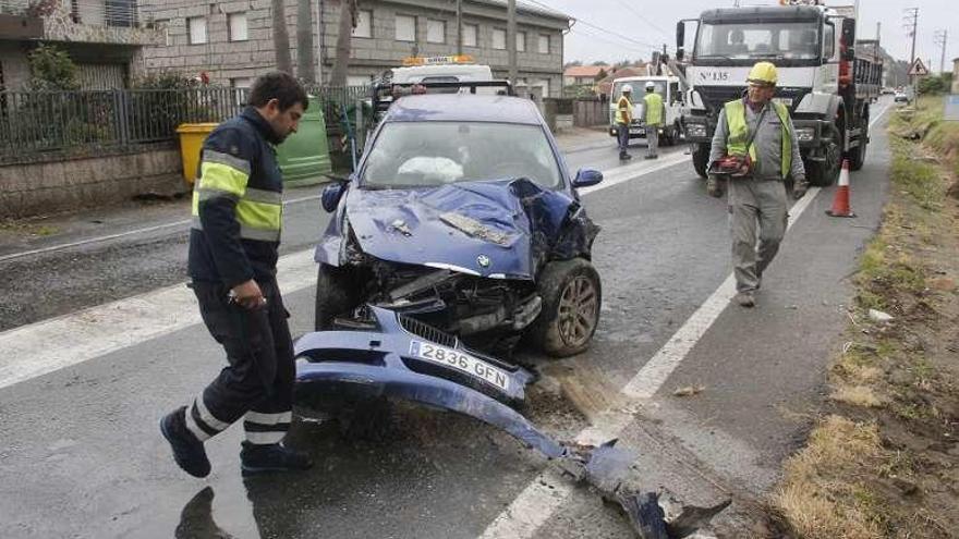 Estado en el que quedó el coche siniestrado. // Santos Álvarez