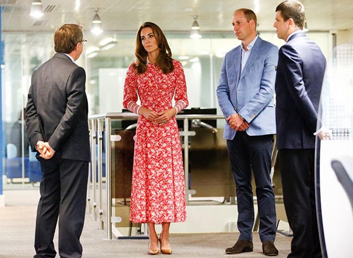 Kate Middleton con vestido midi largo de estampado floral
