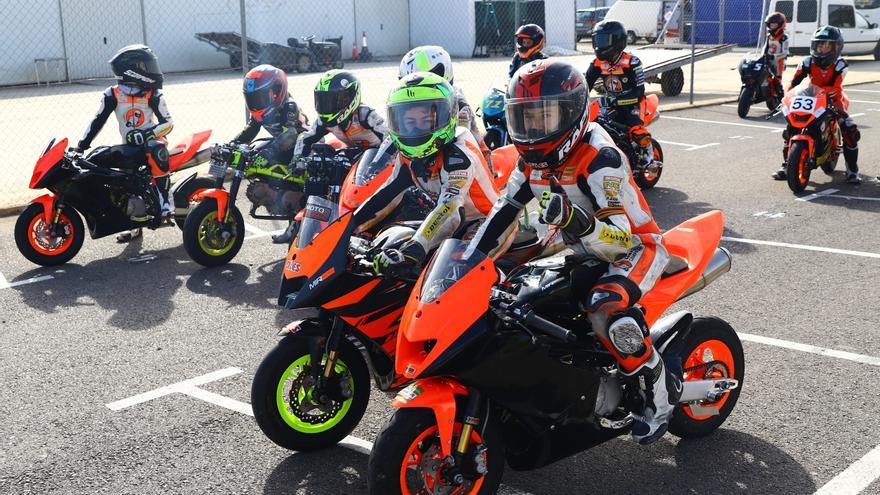 Los pilotos de la Cuna de Campeones, grandes protagonistas en las primeras carreras de Chiva