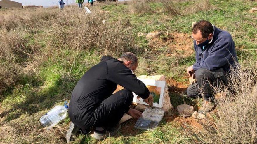 Los vecinos de Mozota reforestan su pueblo con 258 plantas y árboles