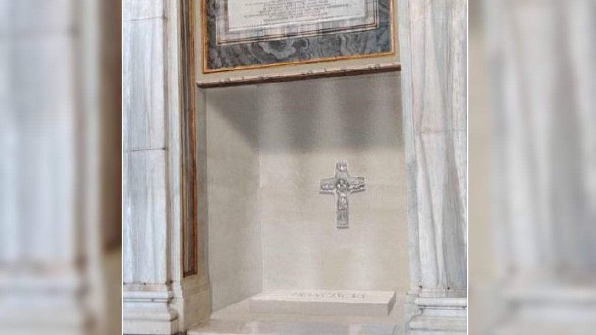 Una imagen del espacio habilitado para la tumba del papa Francisco.