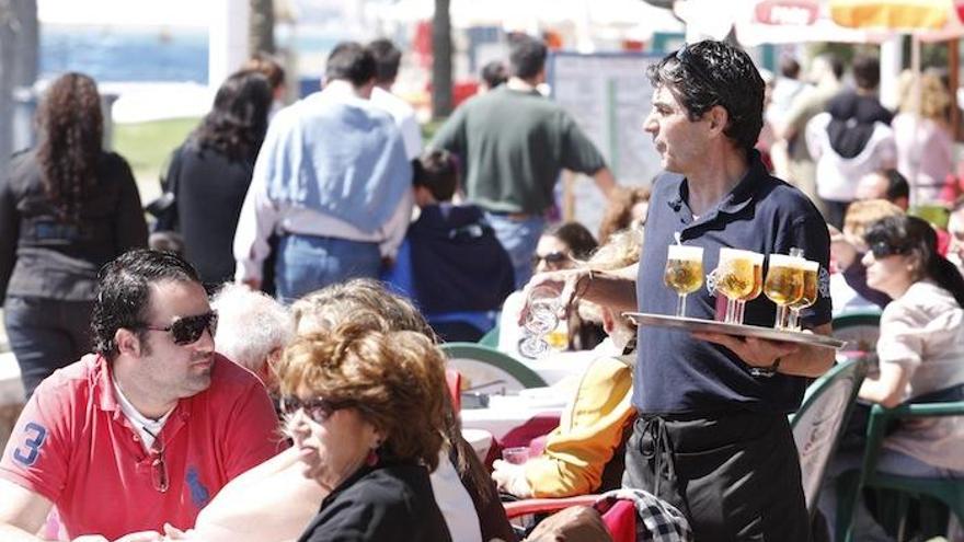 La hostelería es uno de los segmentos que más contratos genera en Semana Santa.