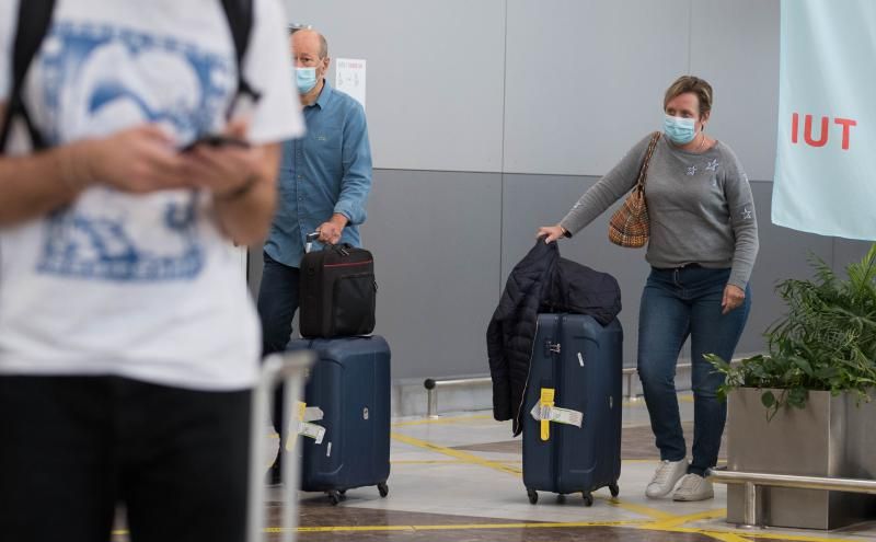 Primer día en el que los turistas que viajan a Canarias presentan las PCR negativas