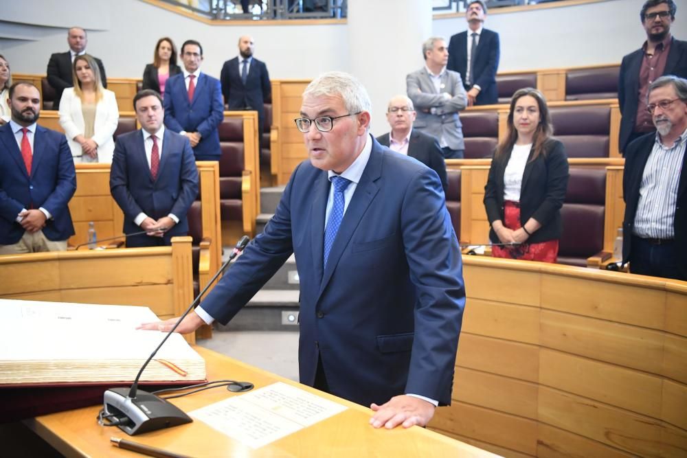 Fue elegido por 17 votos frente a los 14 otorgados a Rosa Gallego del PP. Ha anunciado un plan de lucha contra la despoblación rural en su investidura.