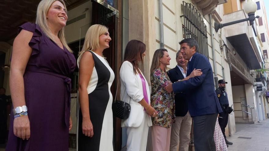 Las conselleries de Vox suprimen el valenciano tras el aval de Mazón a las normas de la AVL