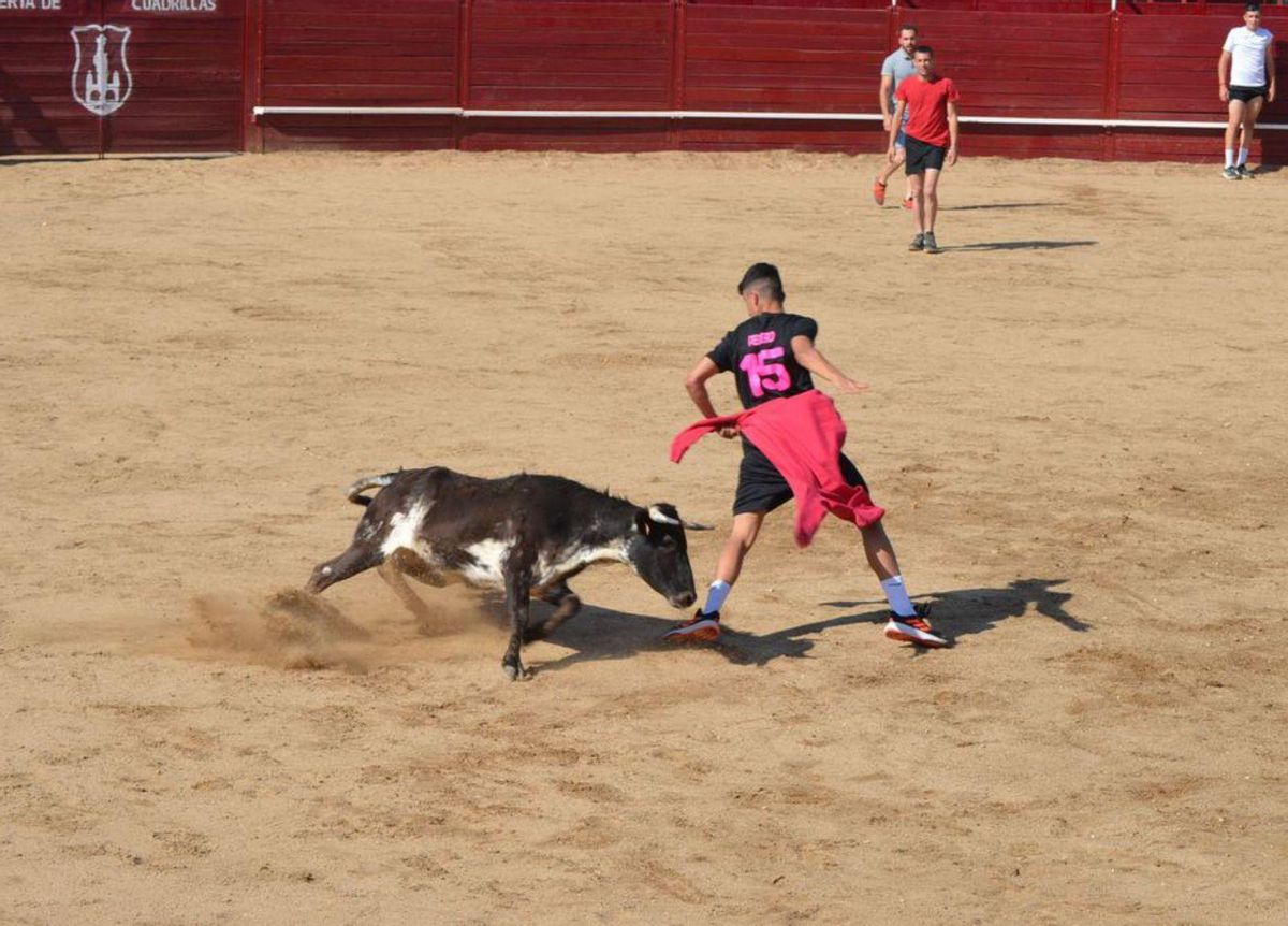 Uno de los valientes dando un capotazo. | E. P.