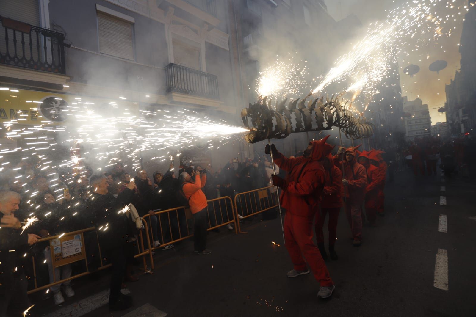 València recibe el nuevo año chino en una multitudinaria celebración