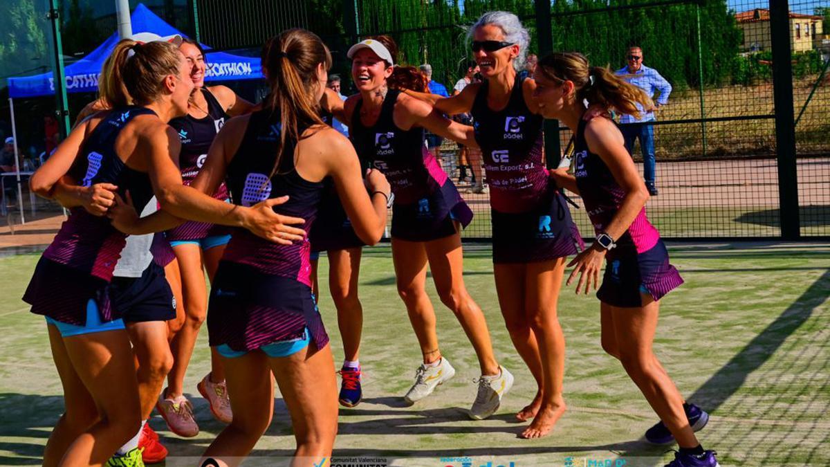 Celebración de las campeonas del Campeonato Autonómico de Clubes.