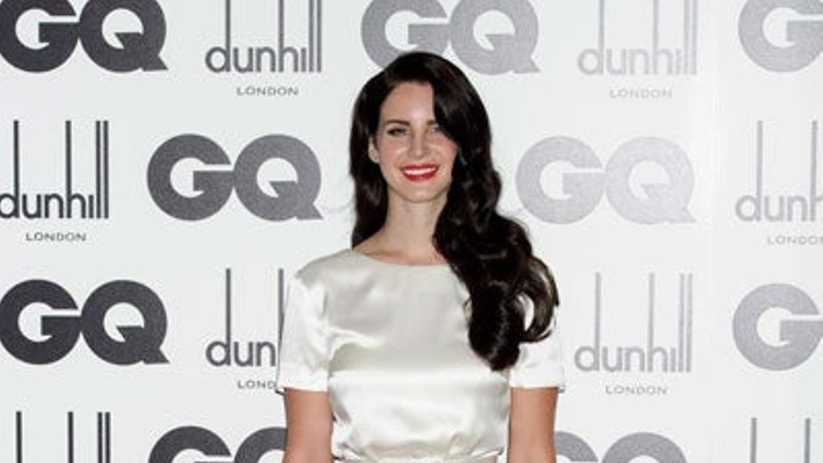 Lana del Rey se tiñe el pelo de negro