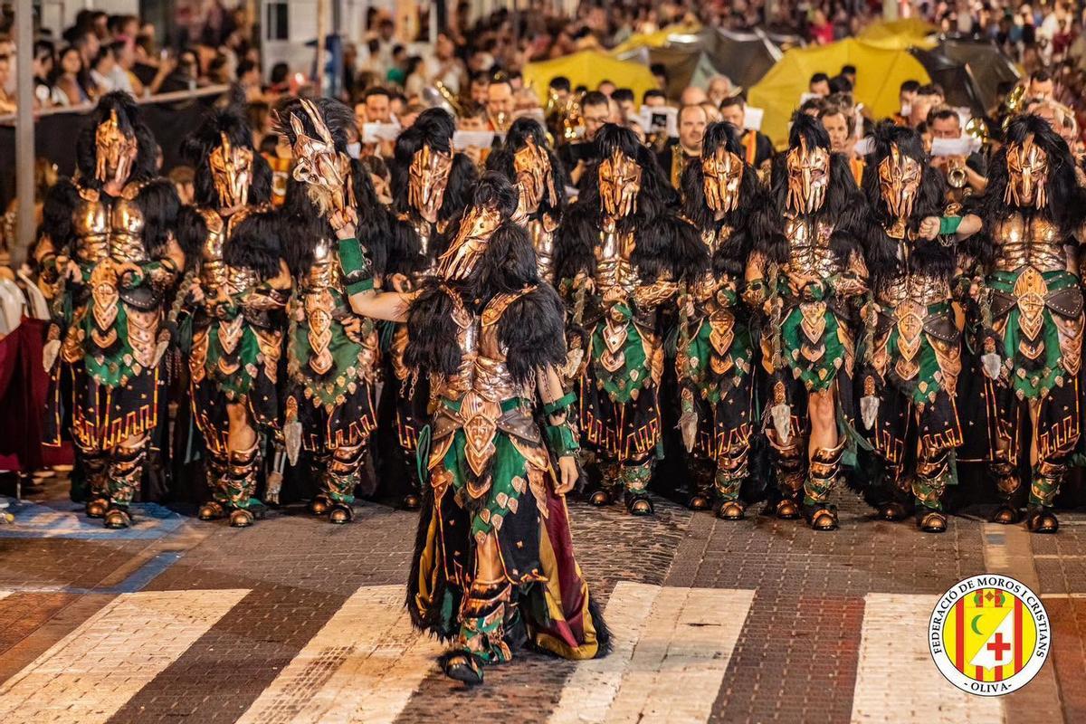 Oliva vive con la máxima pasión las fiestas de Moros i Cristians 2026: Vecinos y turistas disfrutan de la espectacularidad de los actos